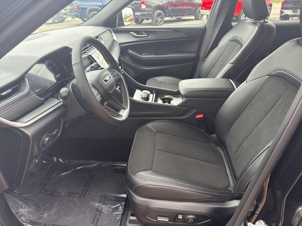 new 2025 Jeep Grand Cherokee L car
