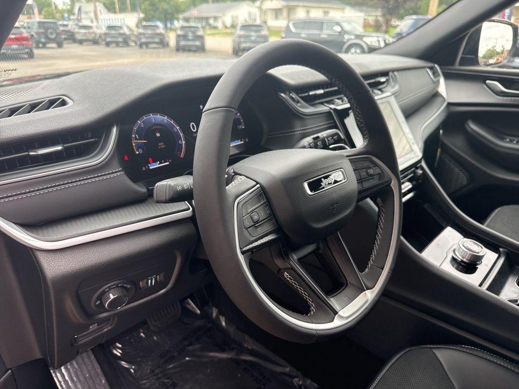 new 2025 Jeep Grand Cherokee L car