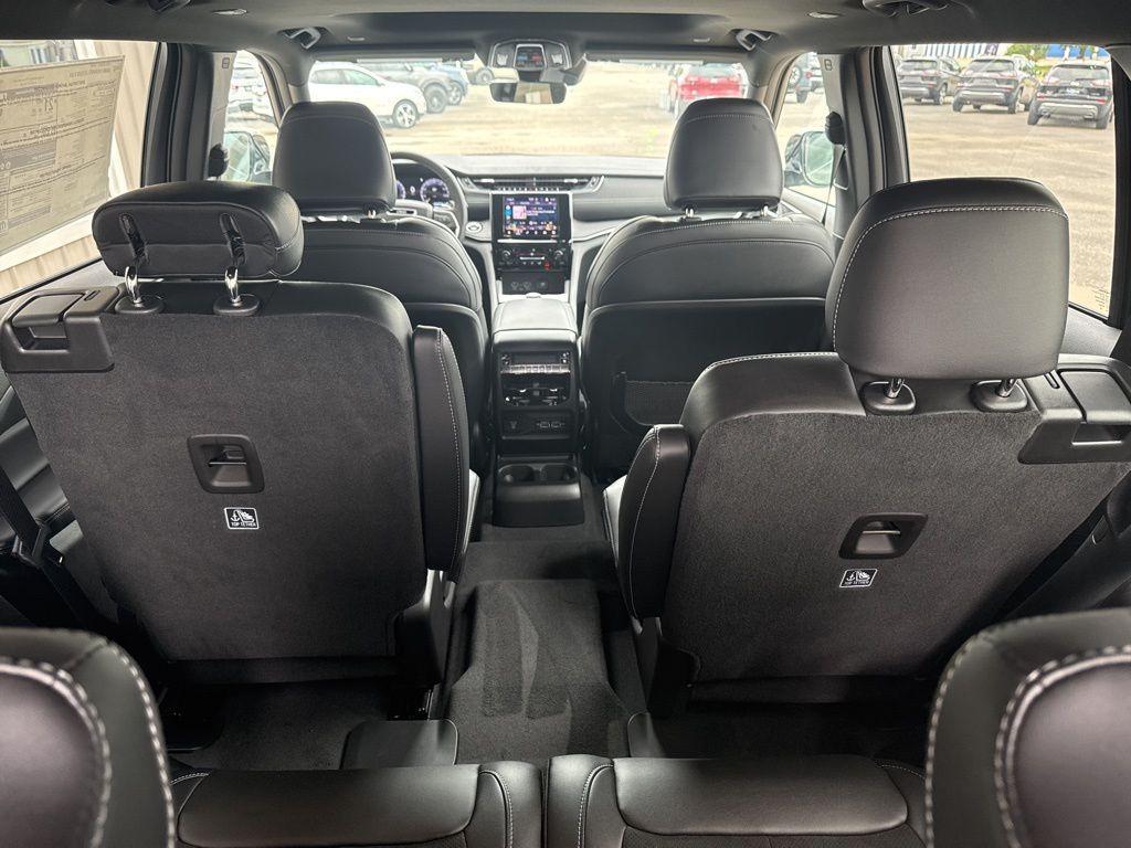 new 2025 Jeep Grand Cherokee L car