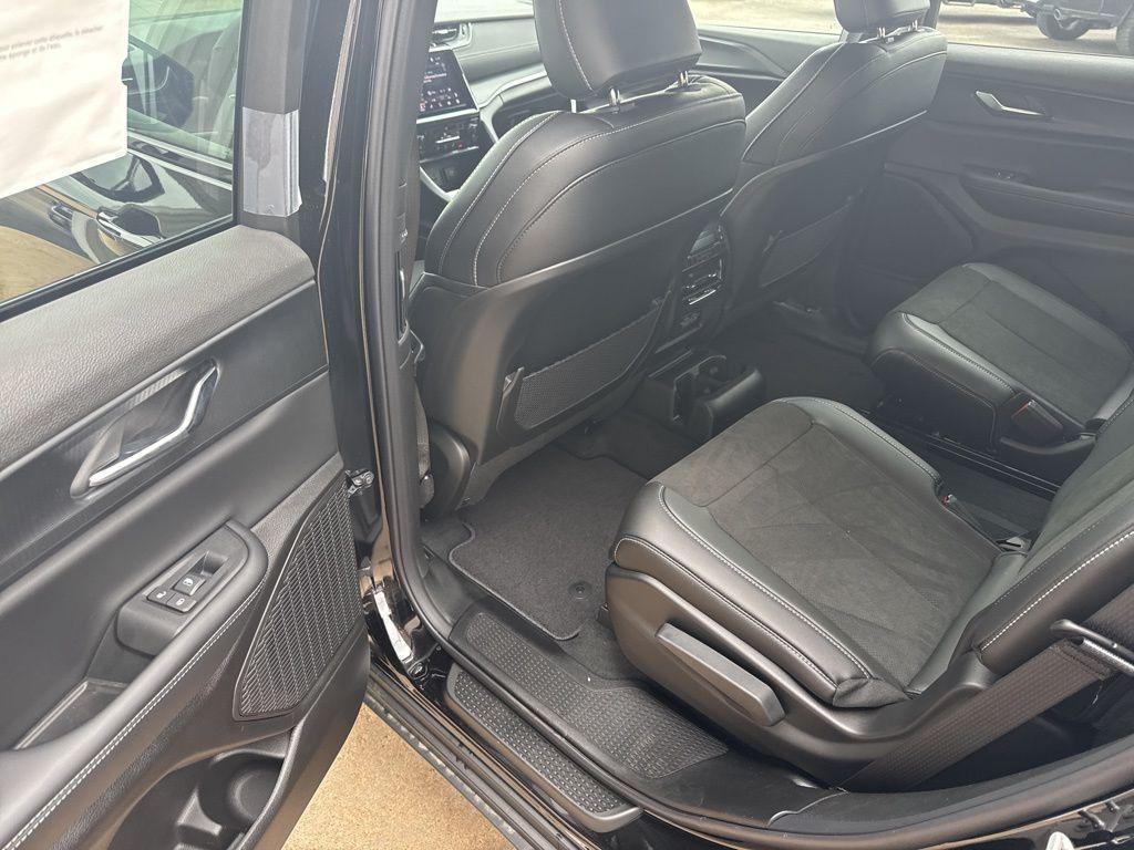 new 2025 Jeep Grand Cherokee L car