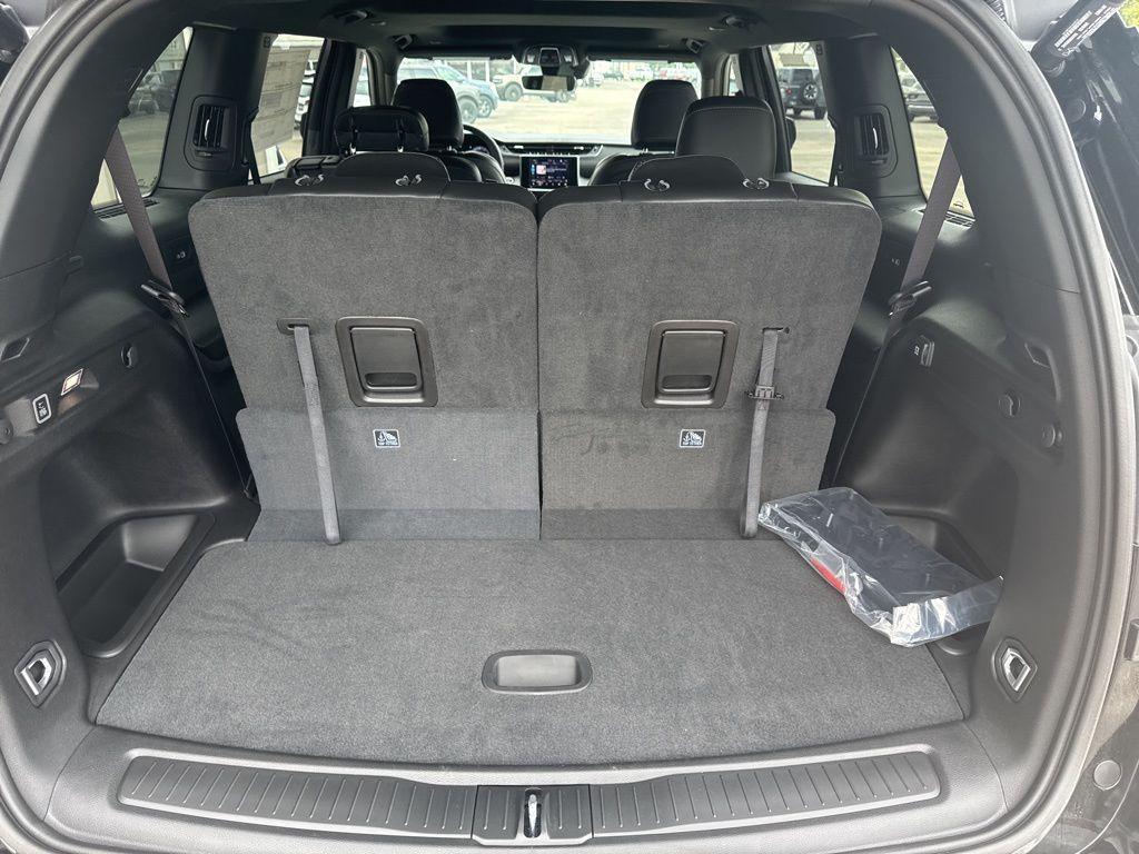 new 2025 Jeep Grand Cherokee L car
