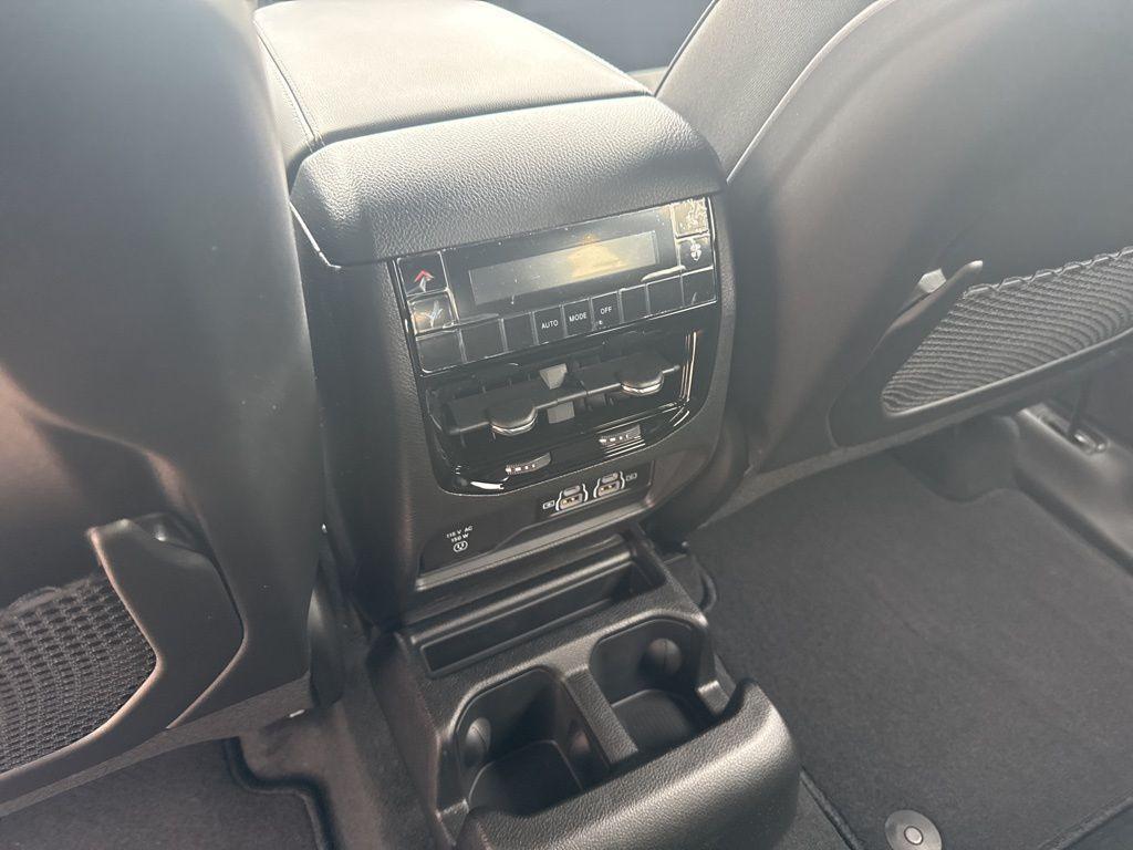 new 2025 Jeep Grand Cherokee L car