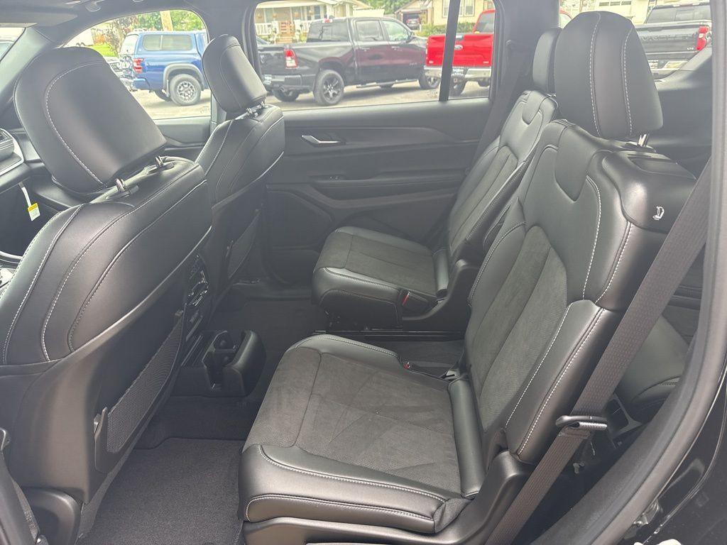 new 2025 Jeep Grand Cherokee L car