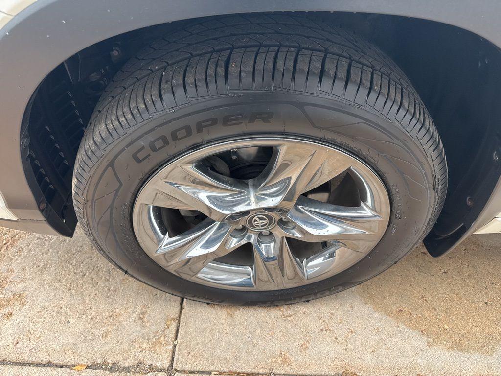 used 2019 Toyota Highlander car, priced at $29,995