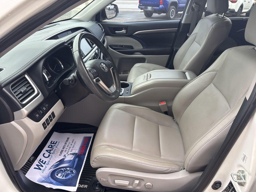 used 2019 Toyota Highlander car, priced at $29,995