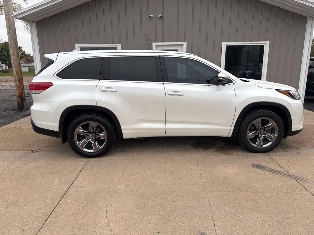 used 2019 Toyota Highlander car, priced at $29,995