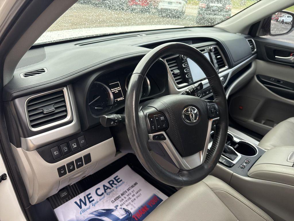 used 2019 Toyota Highlander car, priced at $29,995