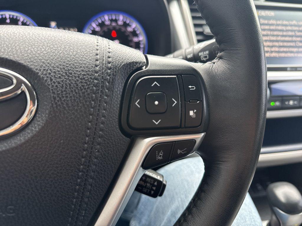 used 2019 Toyota Highlander car, priced at $29,995