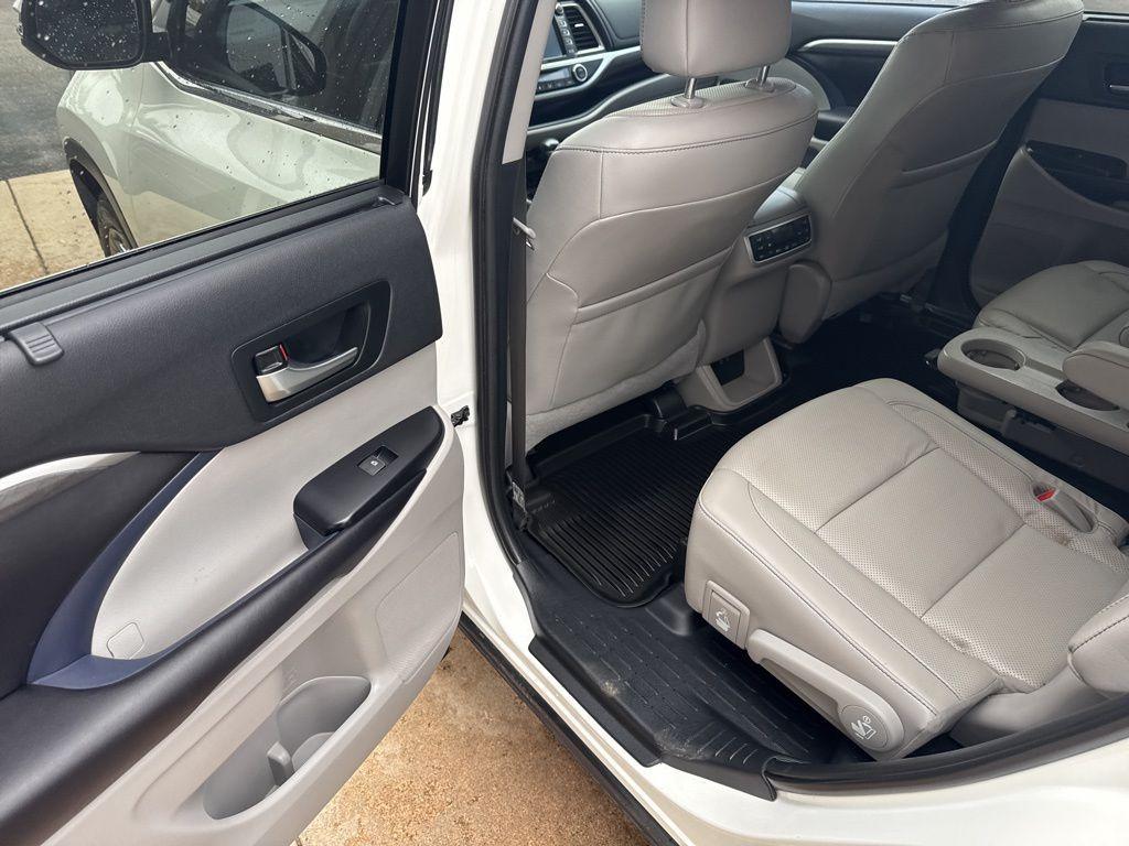 used 2019 Toyota Highlander car, priced at $29,995
