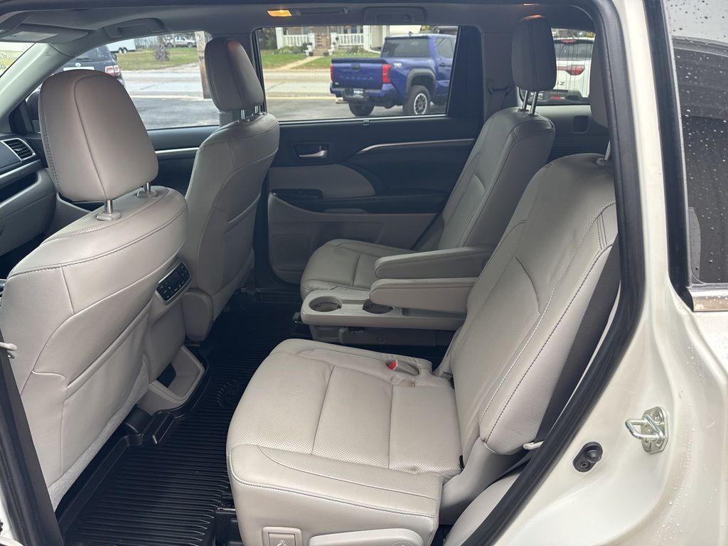 used 2019 Toyota Highlander car, priced at $29,995