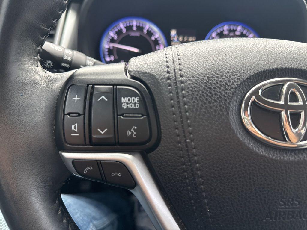 used 2019 Toyota Highlander car, priced at $29,995
