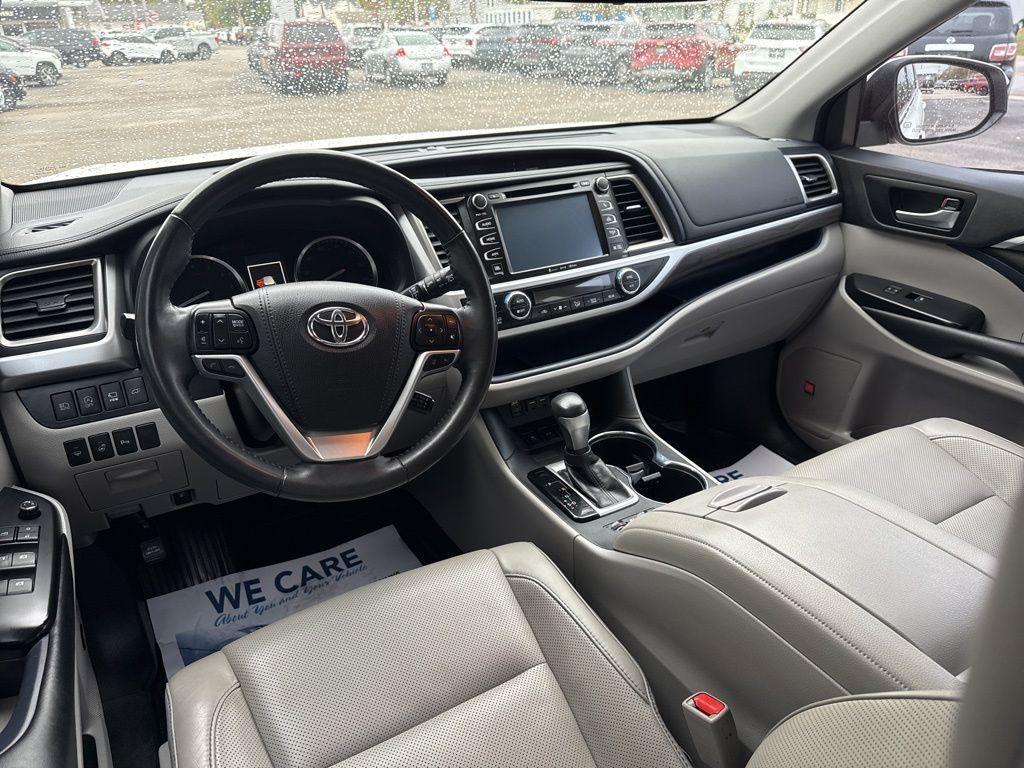 used 2019 Toyota Highlander car, priced at $29,995