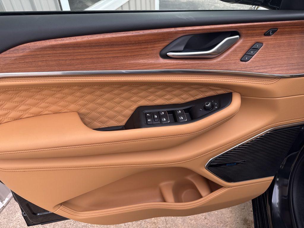 new 2025 Jeep Grand Cherokee car, priced at $74,420