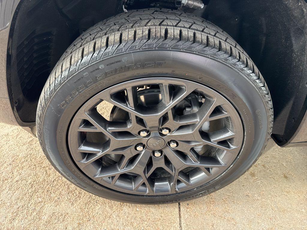 new 2025 Jeep Grand Cherokee car, priced at $74,420