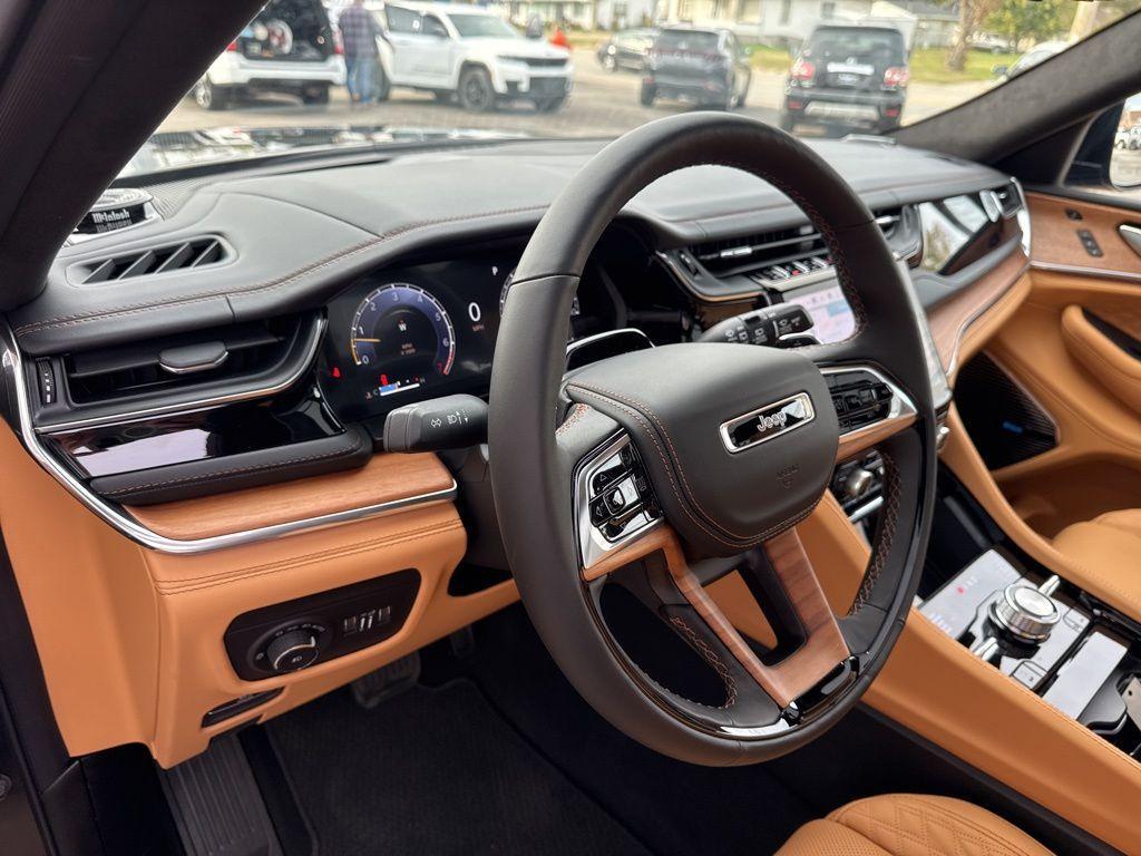 new 2025 Jeep Grand Cherokee car, priced at $74,420