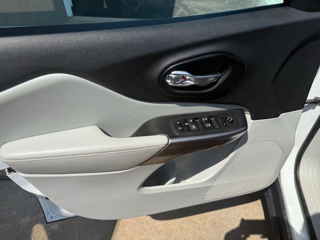 used 2021 Jeep Cherokee car, priced at $26,995