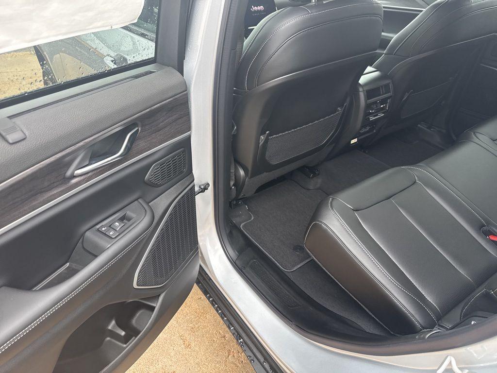 new 2025 Jeep Grand Cherokee car, priced at $52,437