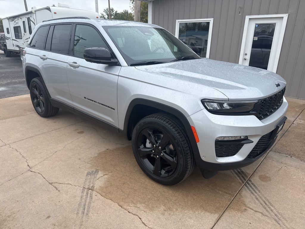 new 2025 Jeep Grand Cherokee car, priced at $52,437