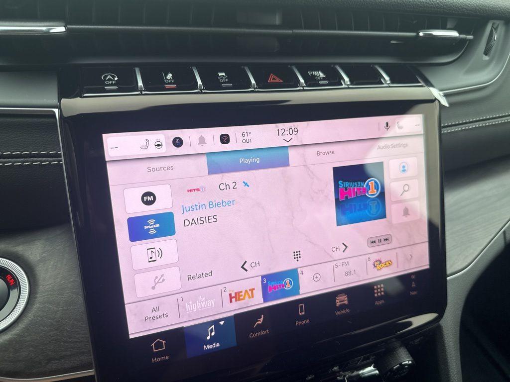 new 2025 Jeep Grand Cherokee car, priced at $52,437