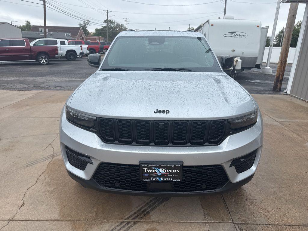 new 2025 Jeep Grand Cherokee car, priced at $52,437