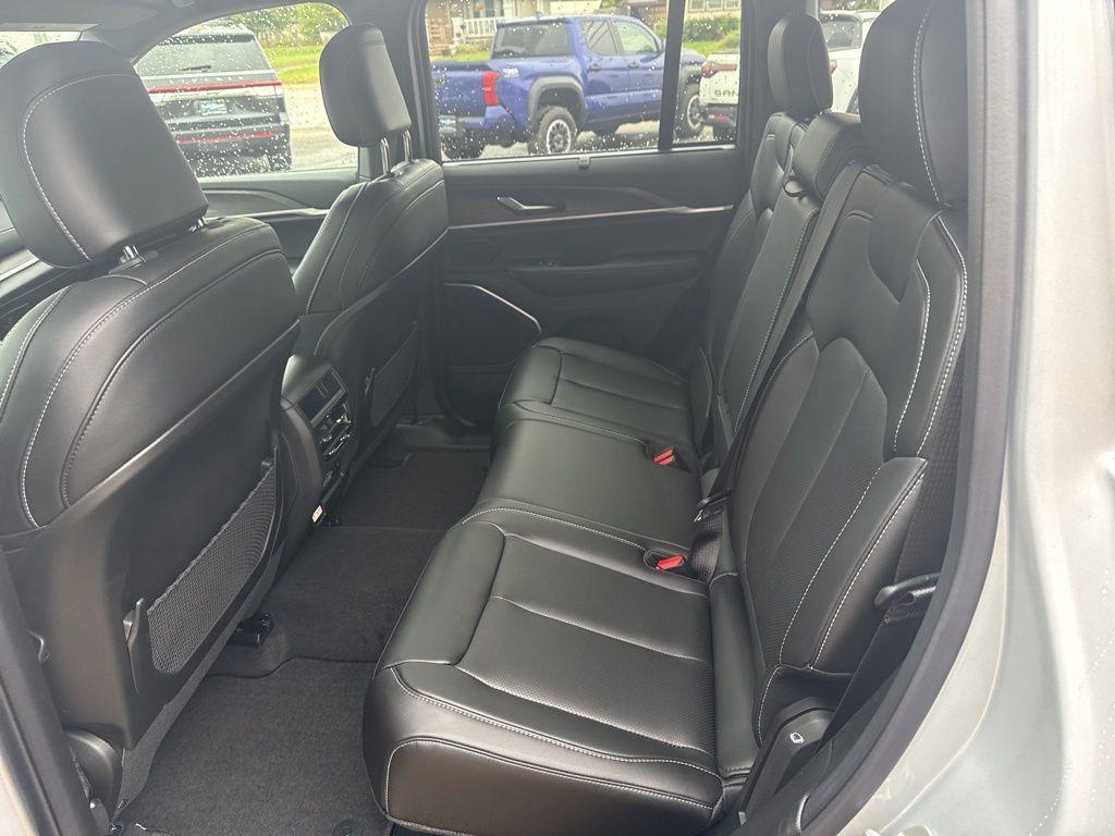 new 2025 Jeep Grand Cherokee car, priced at $52,437