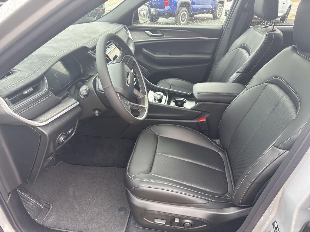 new 2025 Jeep Grand Cherokee car, priced at $52,437