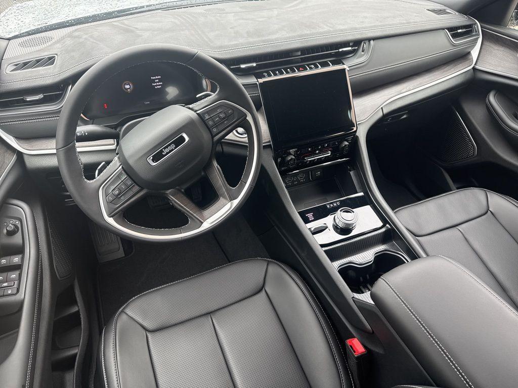 new 2025 Jeep Grand Cherokee car, priced at $52,437