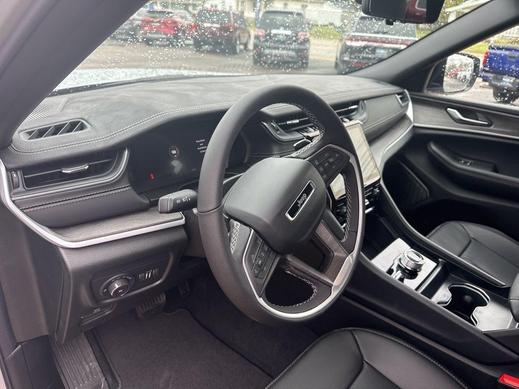 new 2025 Jeep Grand Cherokee car, priced at $52,437