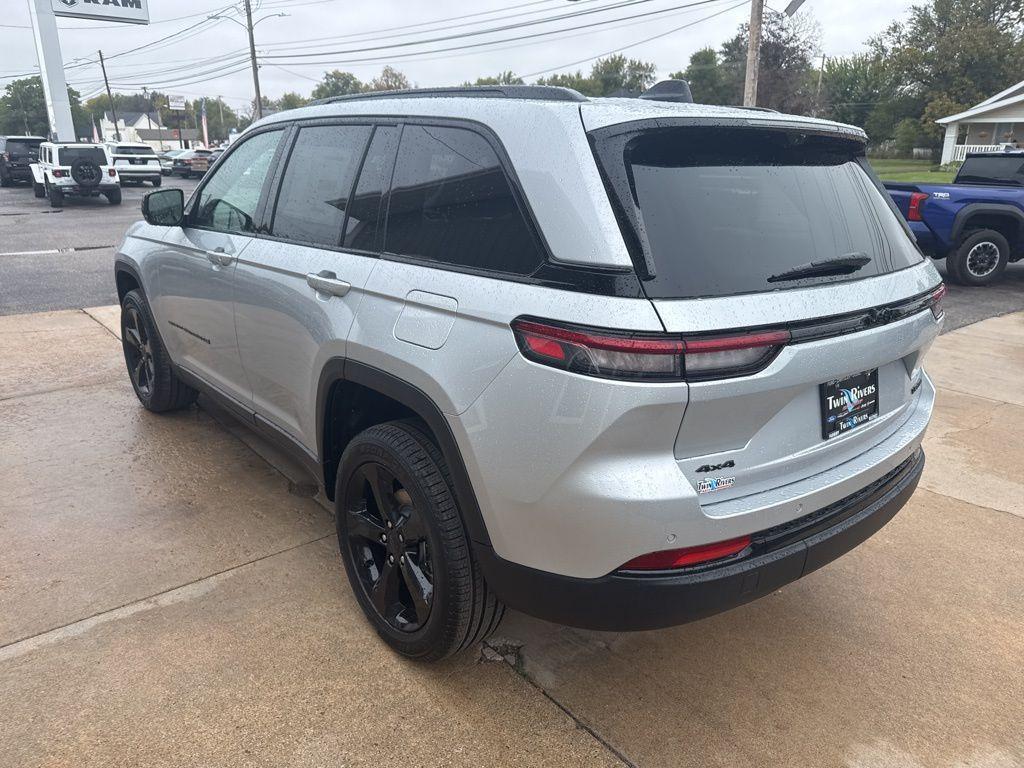 new 2025 Jeep Grand Cherokee car, priced at $52,437