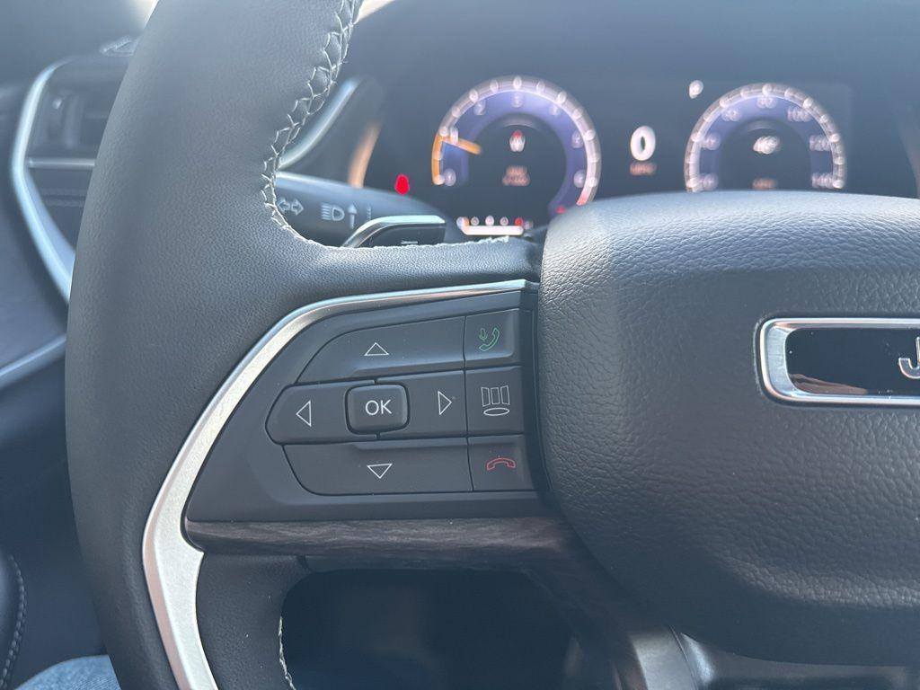 new 2025 Jeep Grand Cherokee car, priced at $43,490