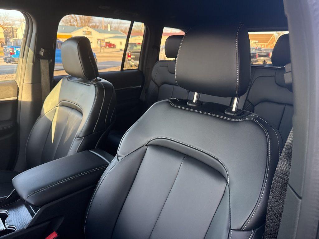 new 2025 Jeep Grand Cherokee car, priced at $43,490