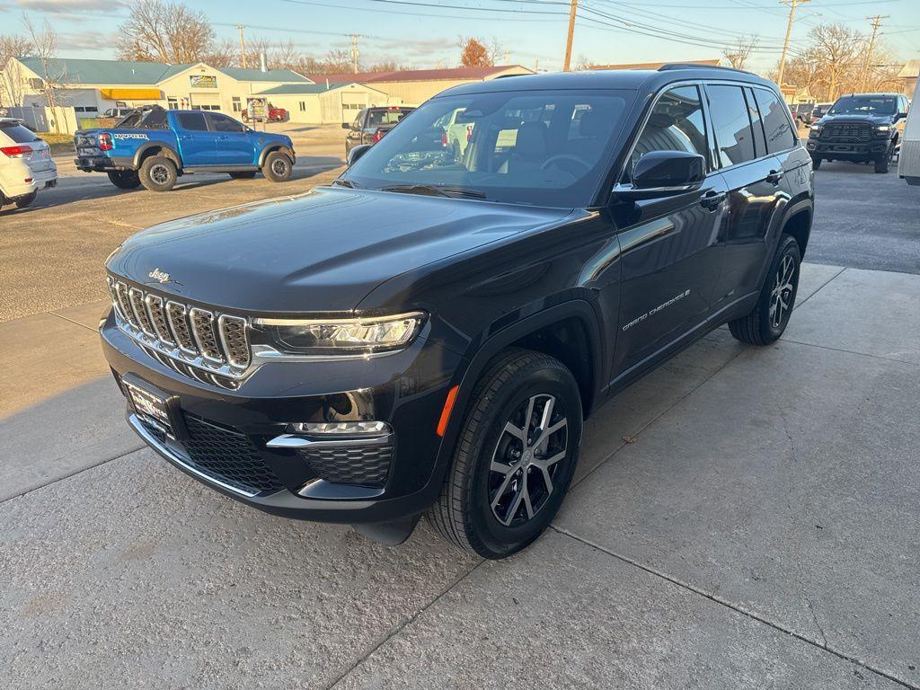new 2025 Jeep Grand Cherokee car, priced at $43,490