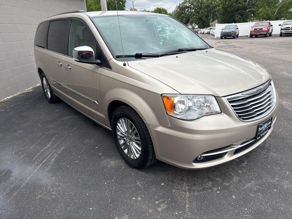 used 2015 Chrysler Town & Country car