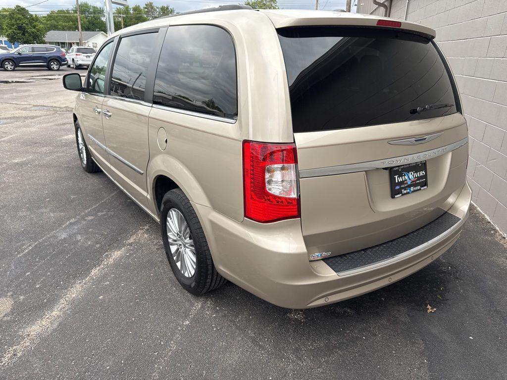 used 2015 Chrysler Town & Country car