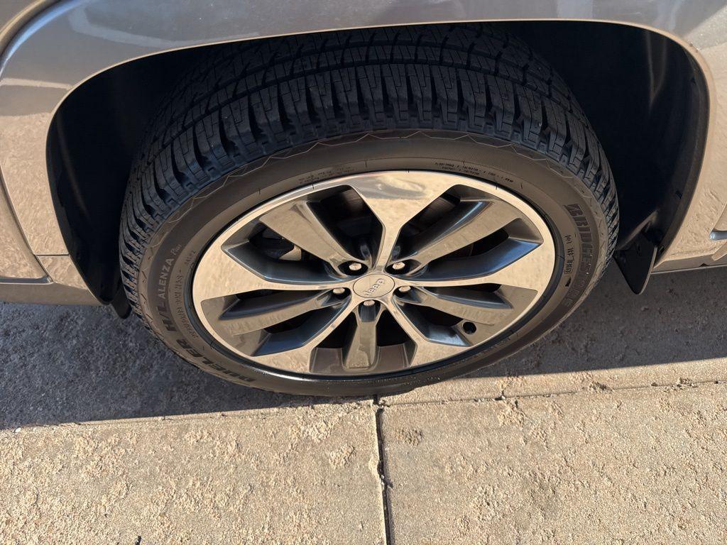 used 2019 Jeep Cherokee car, priced at $29,995