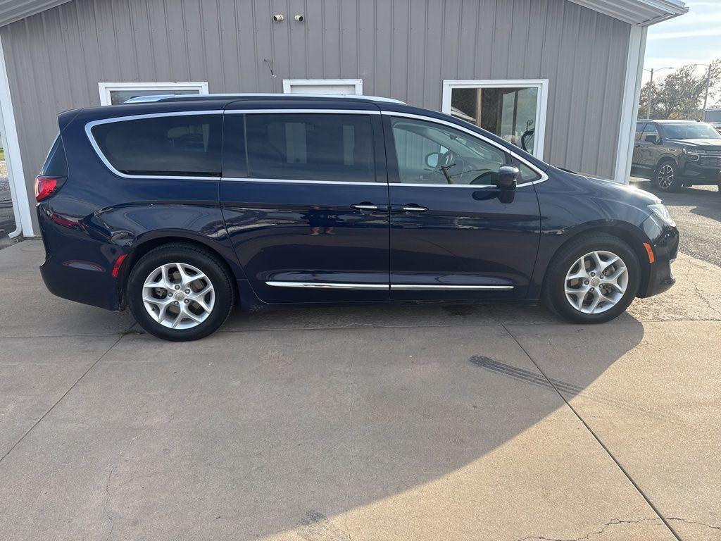 used 2018 Chrysler Pacifica car, priced at $13,995