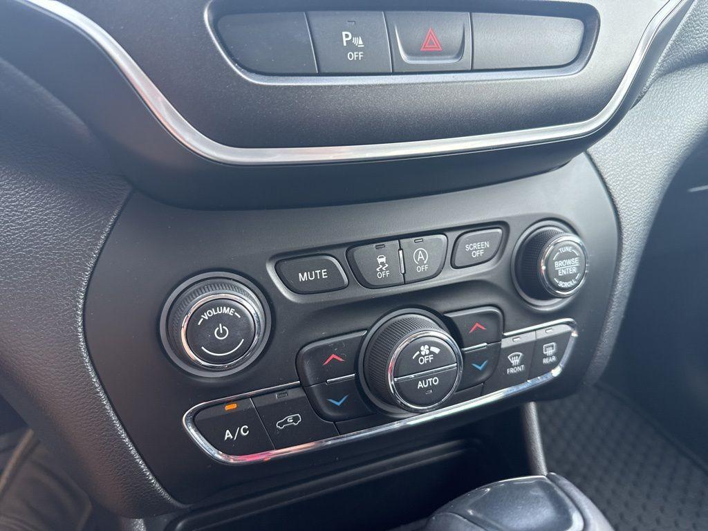 used 2019 Jeep Cherokee car