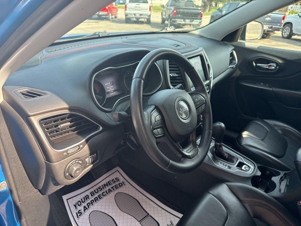 used 2019 Jeep Cherokee car