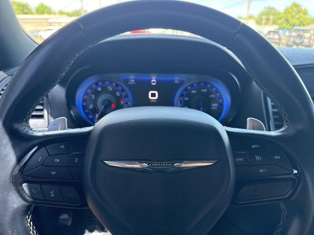 used 2018 Chrysler 300 car