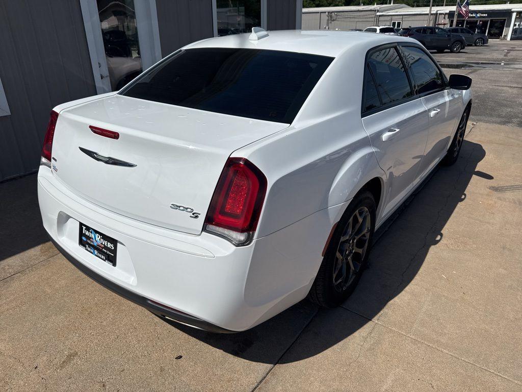used 2018 Chrysler 300 car