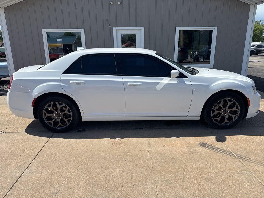 used 2018 Chrysler 300 car
