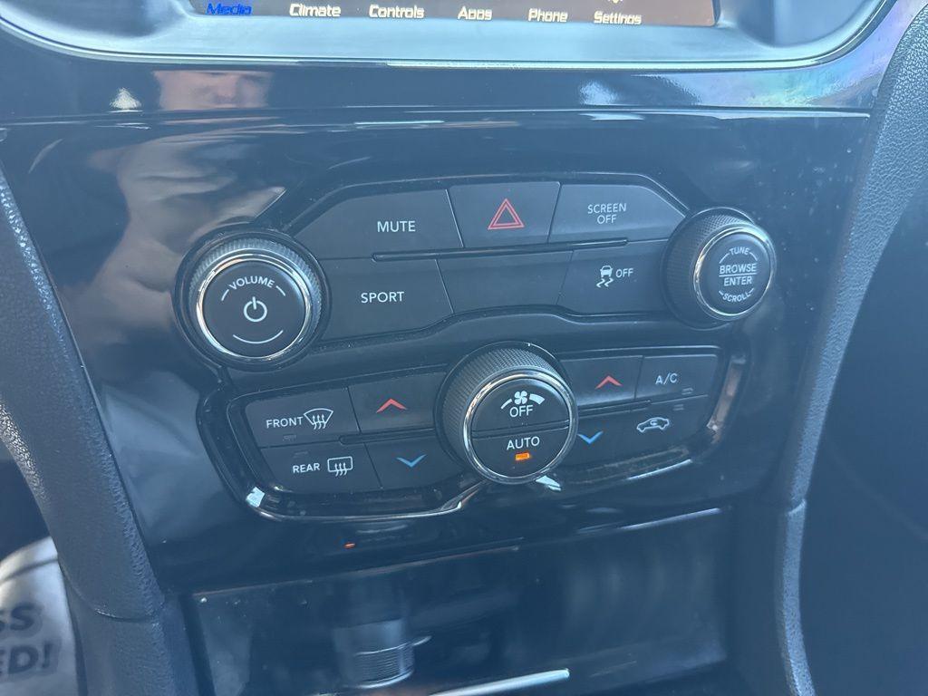 used 2018 Chrysler 300 car