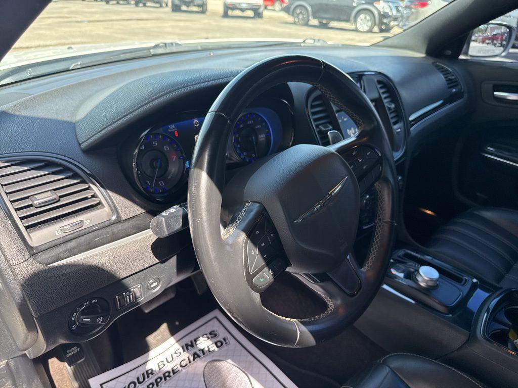 used 2018 Chrysler 300 car