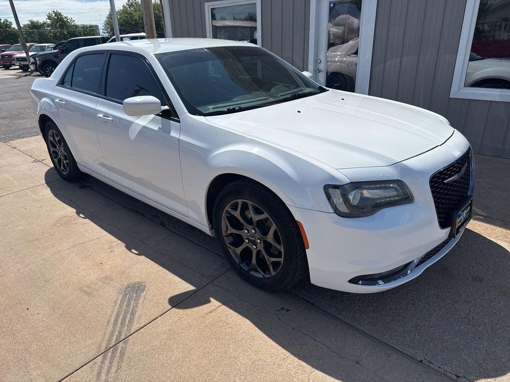 used 2018 Chrysler 300 car