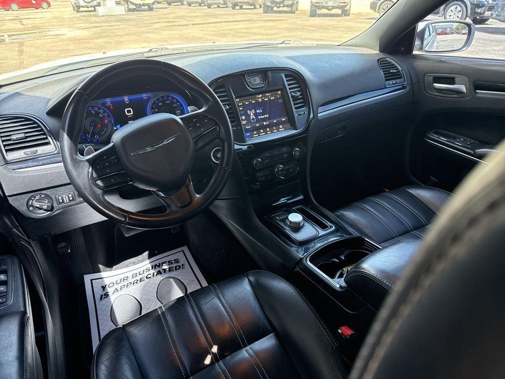 used 2018 Chrysler 300 car