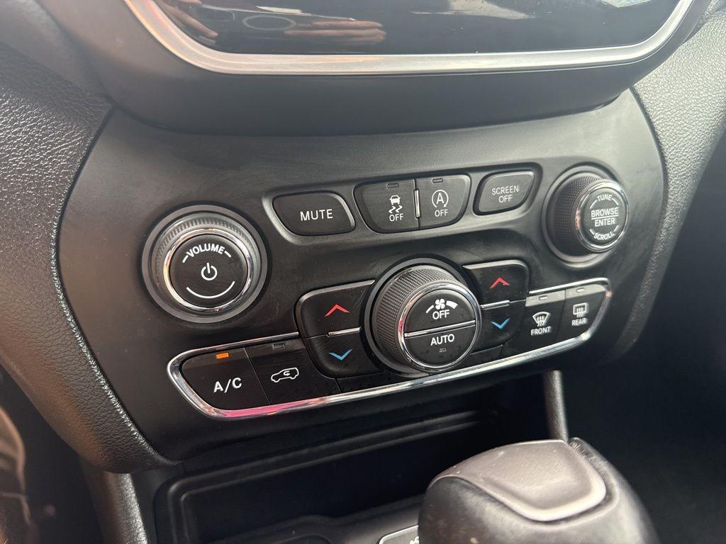 used 2022 Jeep Cherokee car, priced at $29,989