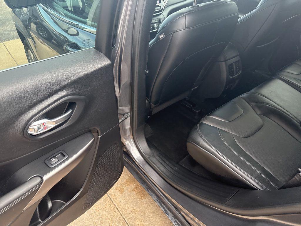 used 2022 Jeep Cherokee car, priced at $29,989
