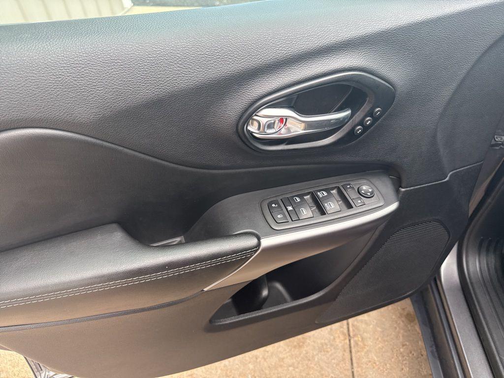 used 2022 Jeep Cherokee car, priced at $29,989