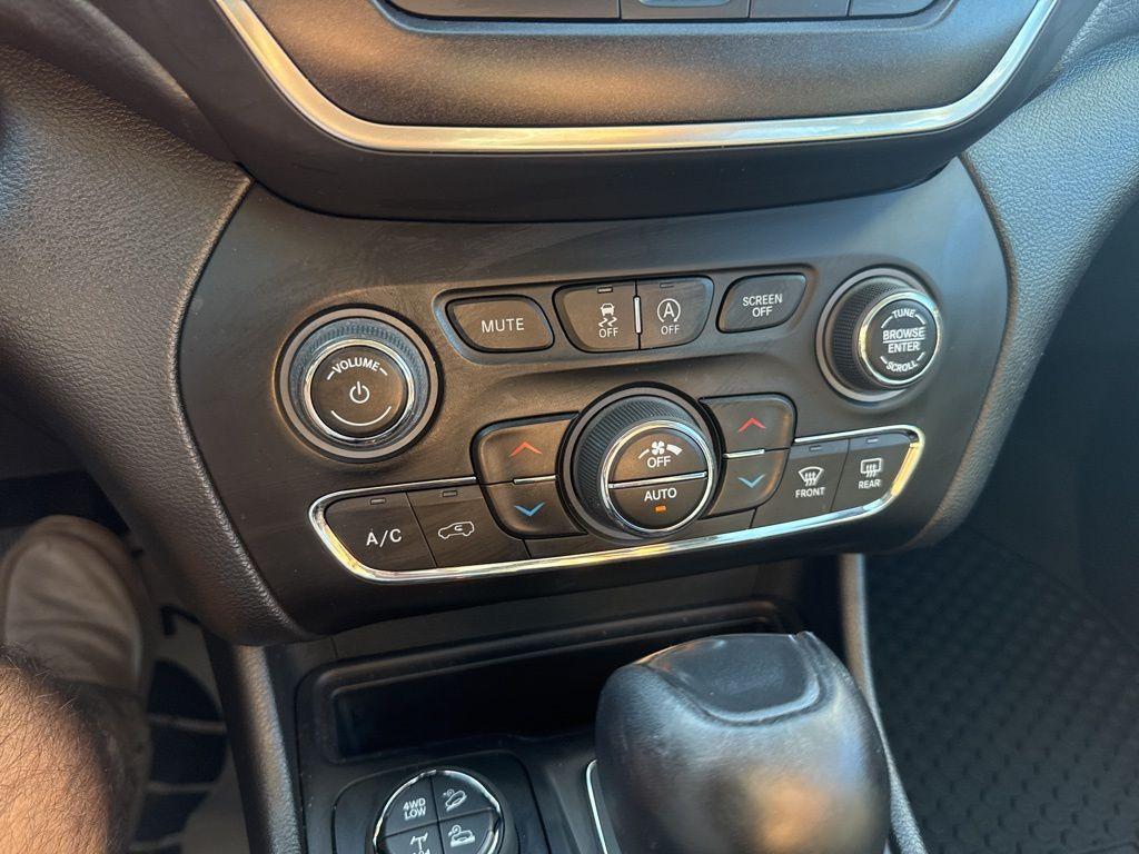 used 2022 Jeep Cherokee car, priced at $26,487