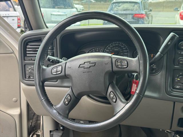 used 2005 Chevrolet Avalanche car, priced at $8,995